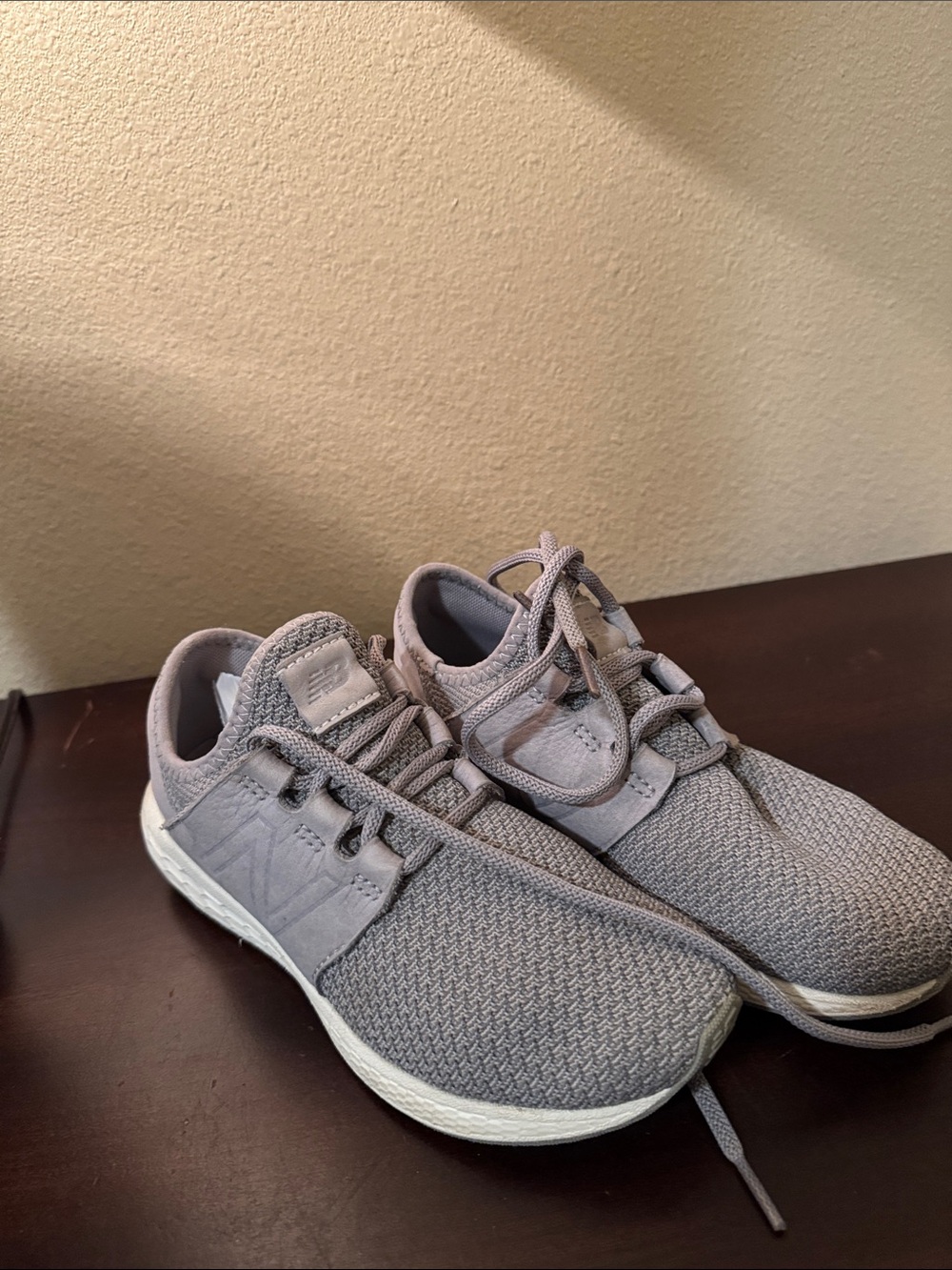 New Balance Light Gray Knit Athletic Sneakers Woman 6 super lightweight